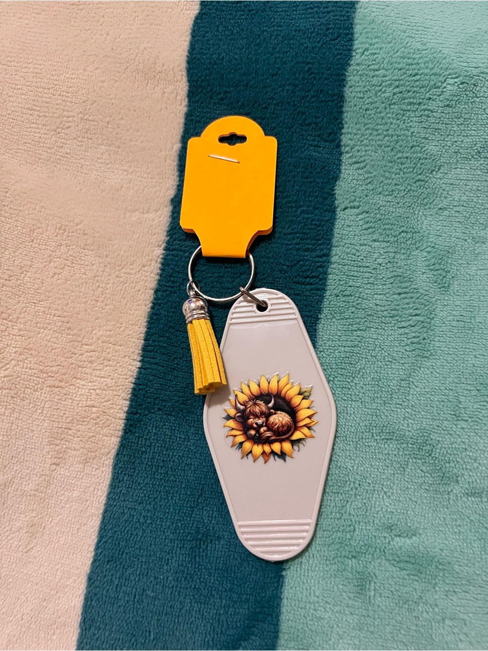 Highland Cow Keychain 🌻 - Picture 3 of 4